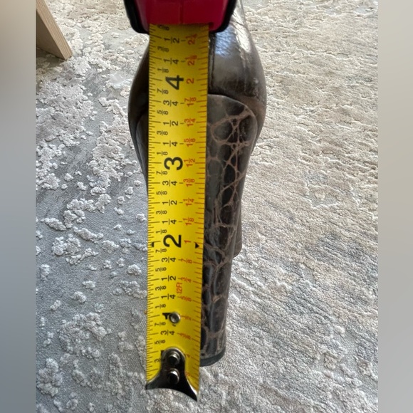 Stuart Weitzman brown boots size 10 excellent like-new condition. Alligator. - Picture 8 of 8